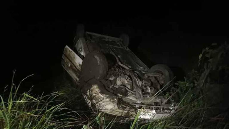 Camioneta cayó al abismo en la vía Loja-Zamora: hay cuatro fallecidos y tres heridos