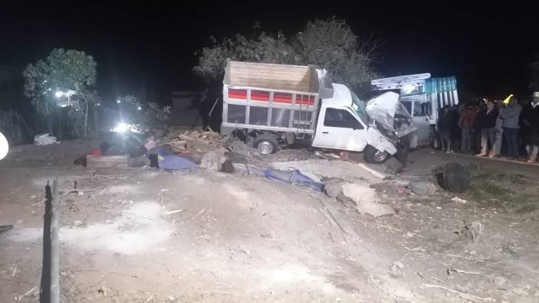 Migrantes ecuatorianos entre los muertos y heridos de un accidente en México: viajaban haciandos en una camioneta
