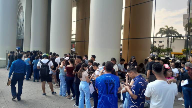 Fotografías de las afueras del Gobierno Zonal en Guayaquil, en donde se encuentran las oficinas de la Senescyt en Guayaquil.