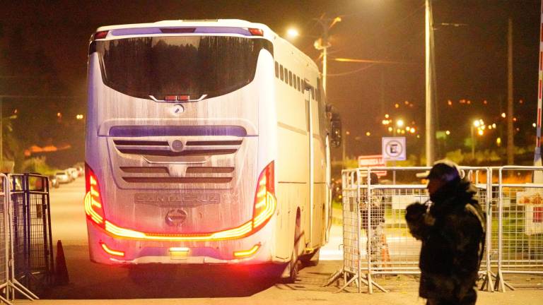 Llegada del alcalde de Guayaquil, Aquiles Alvarez, al Centro de Privación de Libertad Cotopaxi N.º 1.