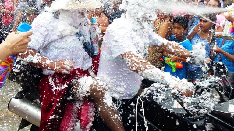 COE Nacional dispone libre movilidad durante feriado de carnaval en Ecuador