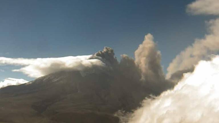 Volcán Cotopaxi registró una señal sísmica: Alertan sobre caída de ceniza en poblados cercanos al coloso