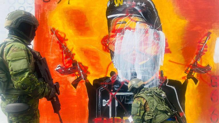 Los militares borraron varios murales alusivos a bandas delincuenciales en Esmeraldas.