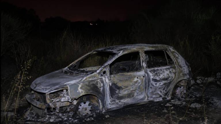 Adolescentes salieron al colegio y jamás regresaron: hallan dos cuerpos calcinados dentro de un carro en Montecristi