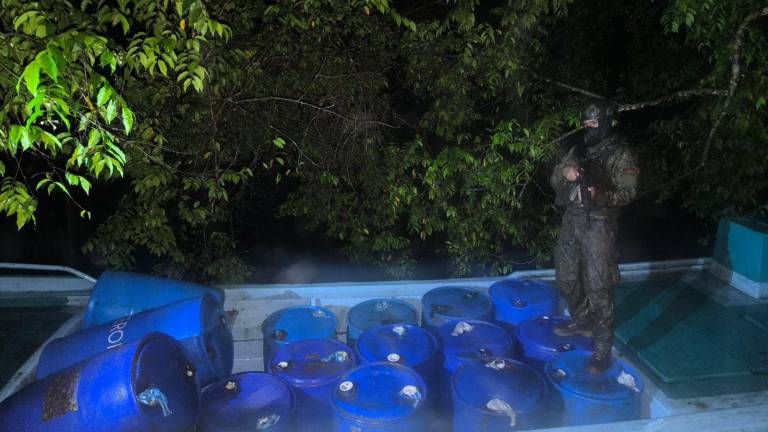 Así era el narco semisumergible hallado por militares en Esmeraldas, donde funcionaba un campamento clandestino
