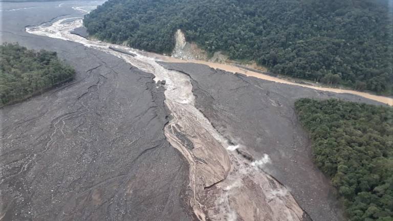 Alerta en Morona Santiago: material volcánico del Sangay represa río Upano