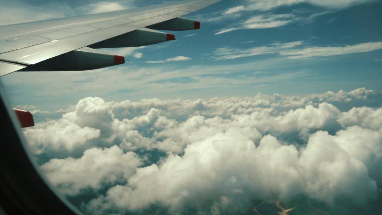 VIDEO | La gente volaba de un lado a otro: Al menos 50 heridos tras incidente técnico en avión de LATAM