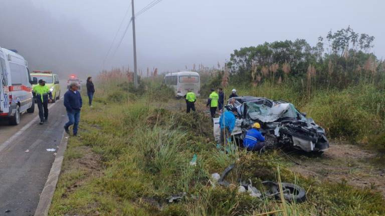 Fatal accidente en la vía Cuenca - Loja deja dos fallecidos