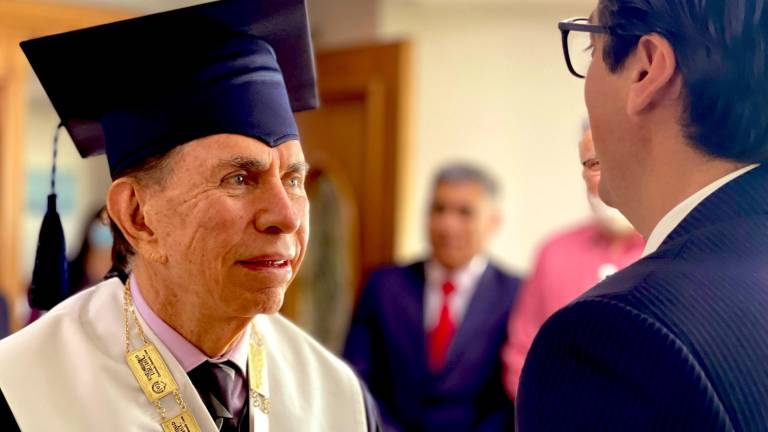 Alfonso Espinoza de los Monteros es reconocido con Doctorado Honoris Causa