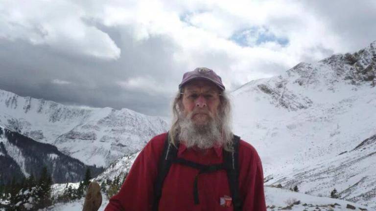 Ha vivido solo en las montañas por 50 años, hoy sorprende con un estudio sobre cambio climático