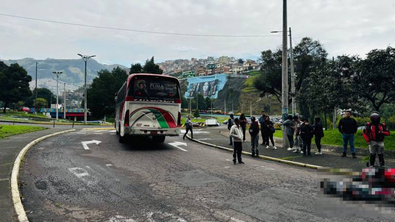 Tragedia en El Trébol, Quito: un niño y un adulto fallecieron tras choque con un bus