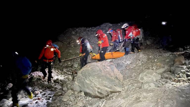 Tres excursionistas mueren al caer en una grieta del volcán Antisana; una ñiña consta entre las víctimas