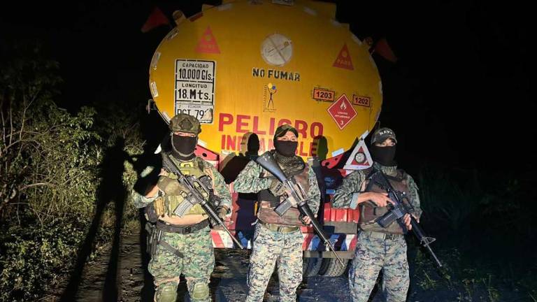 En Puerto Cayo, en donde se realizó el operativo, se encontró un tanquero con capacidad para 10 mil galones.