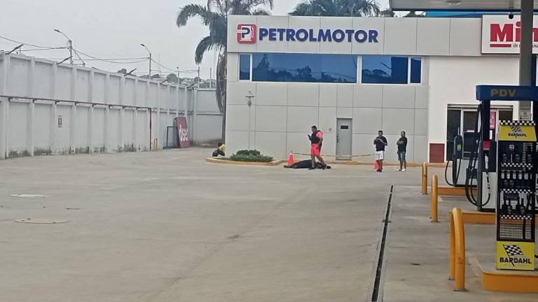 Cámara capta asesinato a un guardia que intentó impedir asalto en Guayaquil