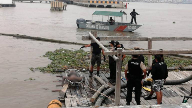 Cuerpo en descomposición fue hallado flotando en el río Guayas