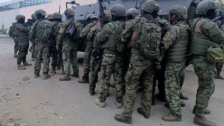 Fuerzas Armadas analizan convocar a personal de reserva ante conflicto armado interno