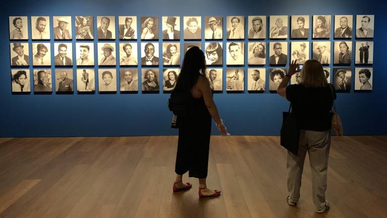 Fotografía de varios retratos de la obra Stars and Icons, expuestos en el Museo de los Óscar, en Los Ángeles (Estados Unidos).