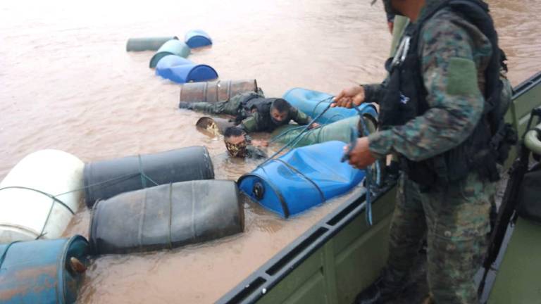 Fuerzas Armadas decomisan 715 galones de acetona en la frontera con Colombia