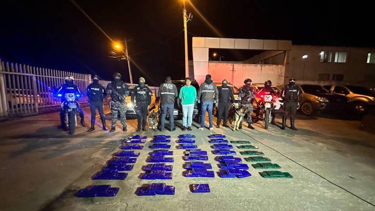 En Tulcán capturan a un ciudadano con 100 kilos de droga encaletados dentro de un carro