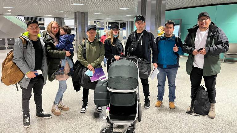 Ecuador anuncia retorno de 14 personas que huyeron de la guerra en Ucrania