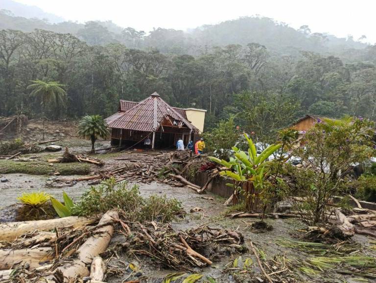 $!El 6 de septiembre de 2021 se produjo un aluvión en el río La Estancia, en la parroquia Río Negro, en Tungurahua, en el que hubo cinco fallecidos.