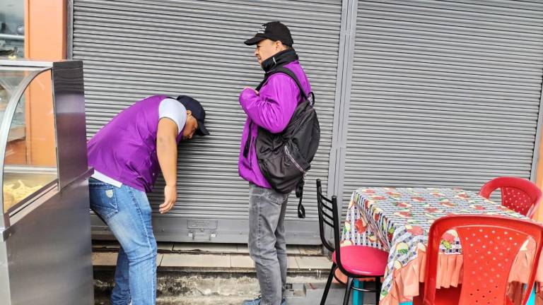 Arcsa detecta productos caducados e insalubres en operativos en Rumichaca, Tulcán​​​​​​