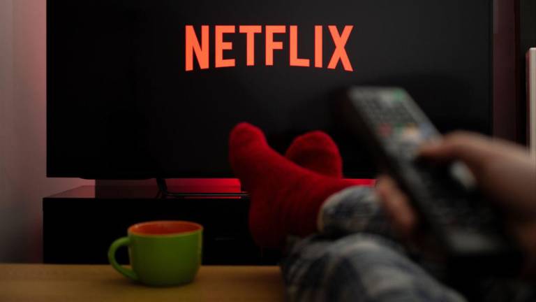 Netflix cobrará a quienes compartan sus cuentas con personas que no viven en el mismo hogar