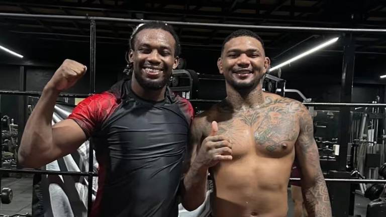 Mayton Perea junto a Michael Morales en entrenamiento.