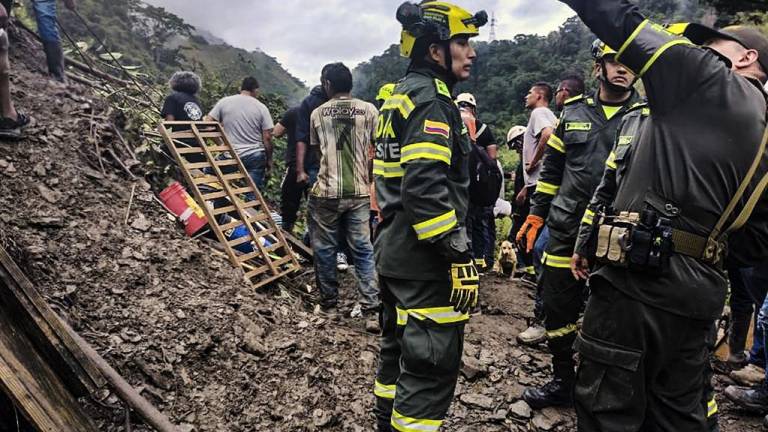 Suben a 33 los muertos tras un deslizamiento de tierra en Colombia: un bus quedó sepultado