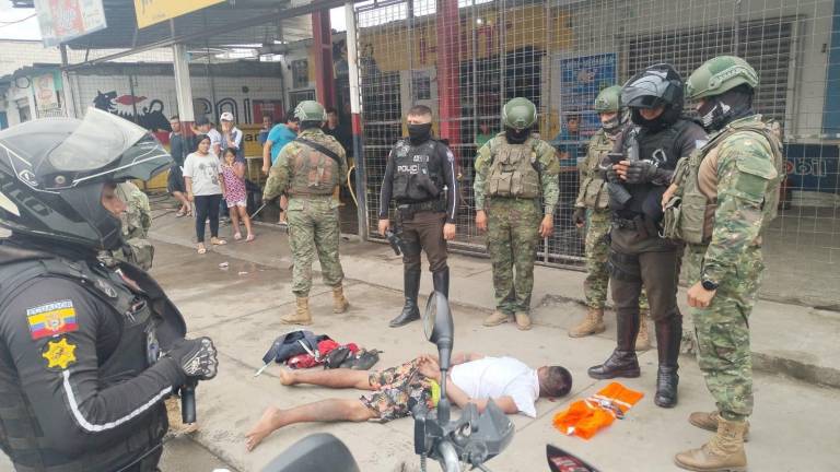 En Monte Sinaí, en Guayaquil, fue detenida una persona con una arma de fuego.