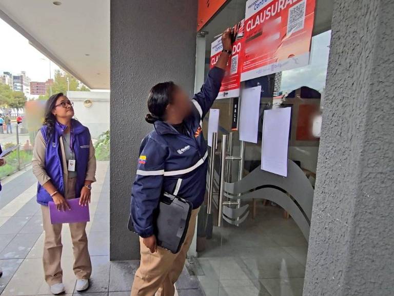 $!Inspección a clínica donde murió Luis Alarcón.