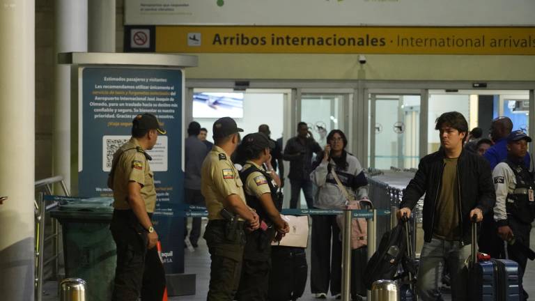 Nuevos detalles del ataque en el aeropuerto de Guayaquil: sicarios con un peluche y flores, y la Miss Ecuador atrapada