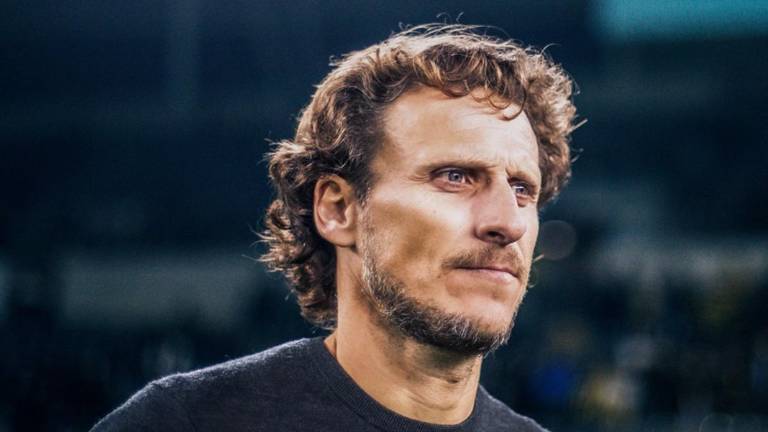 Diego Forlán toma las riendas de Uruguay tras la salida de Marcelo Bielsa