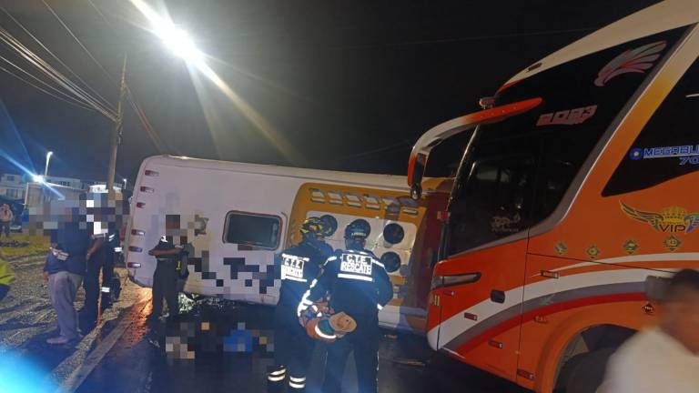 Siniestro de tránsito entre dos buses deja 12 personas heridas en Ventanas, Los Ríos