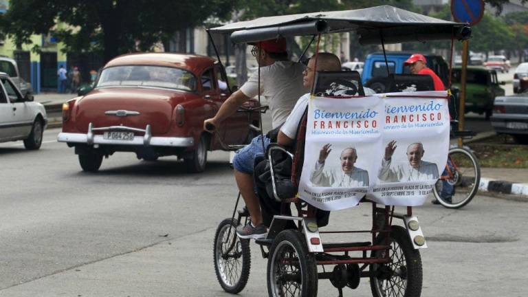 Francisco elogia el ánimo de los cubanos ante dificultades