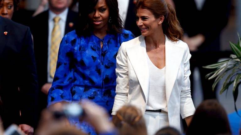 Michelle Obama llama a las niñas a educarse para ser agentes de cambio