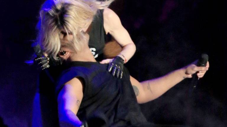 Madonna le roba un beso a Drake en el cierre del festival de Coachella