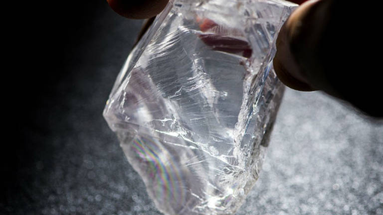 Diamante de 813 quilates alcanza precio récord en subasta
