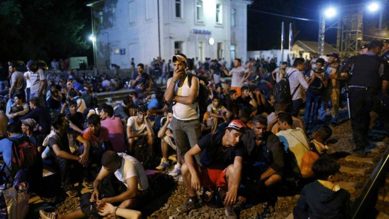 Los refugiados cambian de ruta tras cierre de fronteras