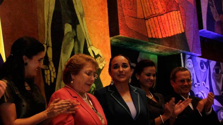 Bachelet recibe la condecoración &quot;Manuela Sáenz&quot;