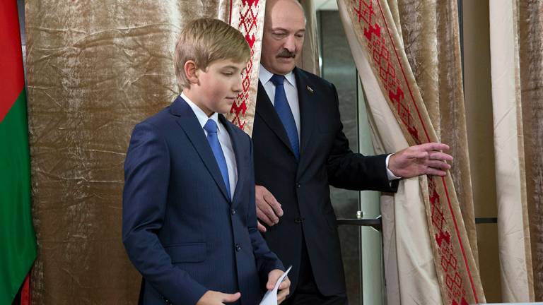 El hijo de Lukashenko ya actúa como sucesor designado