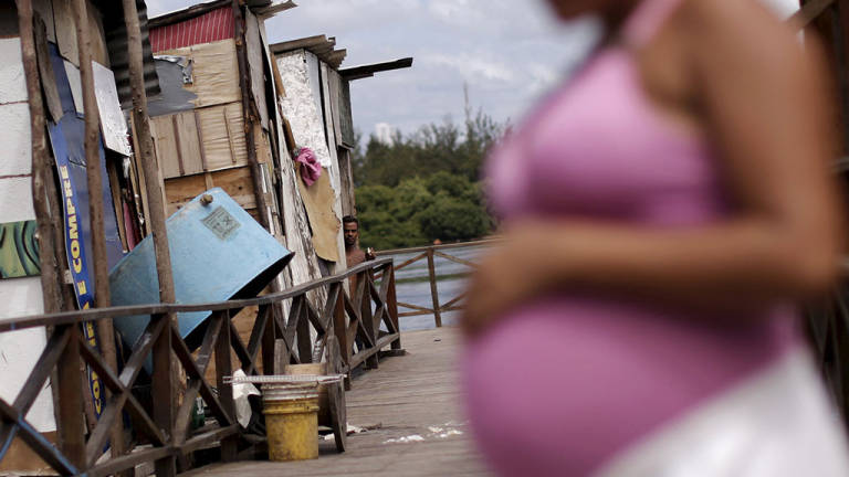 Miedo a microcefalia por zika alienta abortos en Brasil