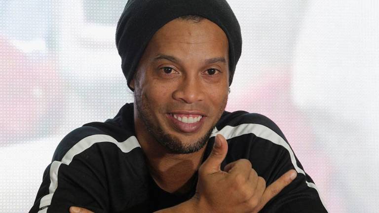 Ronaldinho muestra su magia en India