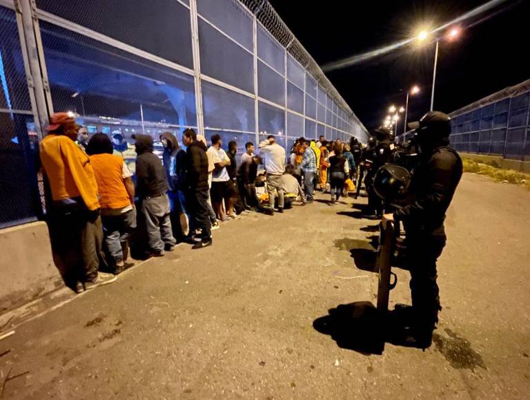 $!Trasladan presos a otras cárceles tras matanza en Cotopaxi que dejó 16 muertos, la mayoría desmembrados