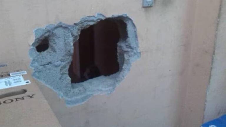 Sujetos hicieron un hueco en una pared de una iglesia en Quevedo para ingresar a robarla