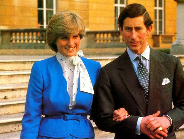 $!La princesa Diana y el príncipe Carlos durante el anuncio de su compromiso en 1981.