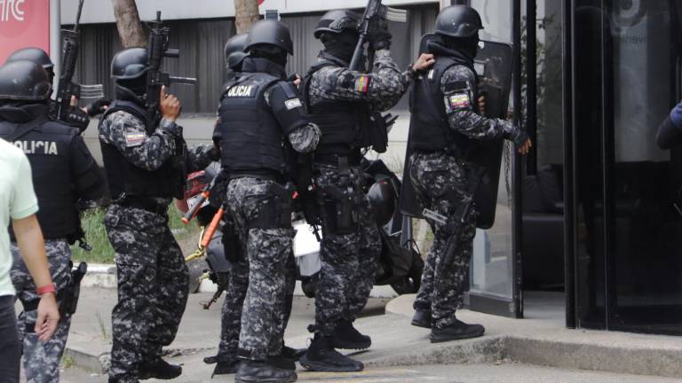 Microvistazo | Miembros de ‘Los Tiguerones’ se tomaron las instalaciones de TC Televisión en Guayaquil