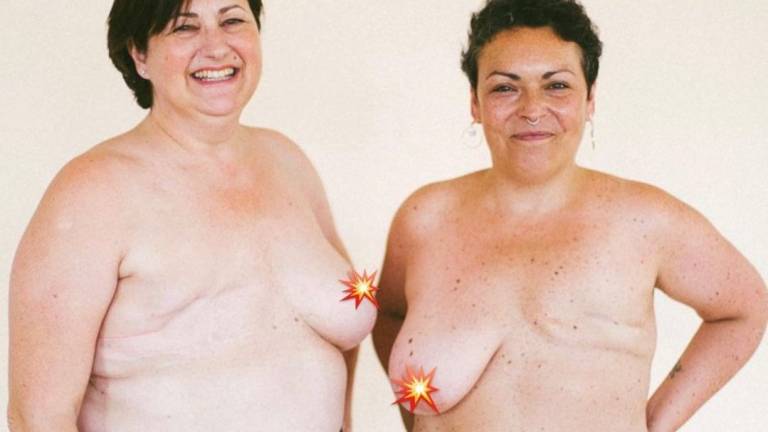 Mango creó una colección de trajes de baño para mujeres con un solo seno