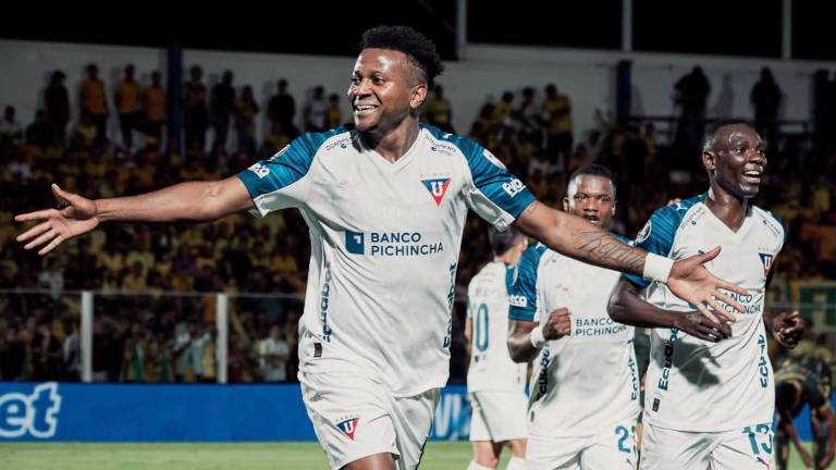 Michael Estrada celebrando el gol anotado ante Mirassol en Copa Libertadores.
