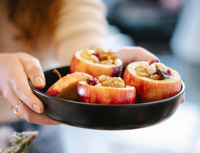 $!Manzana rellena que puede convertirse en un snack saludable.